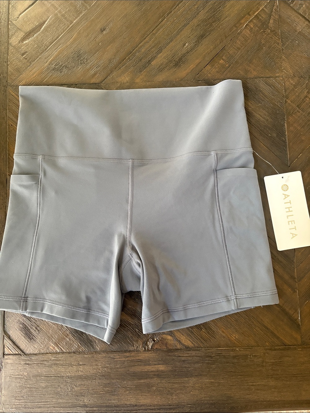 NWT Athleta High-Rise Salutation Stash 5”Athletic Shorts in Slate sz M